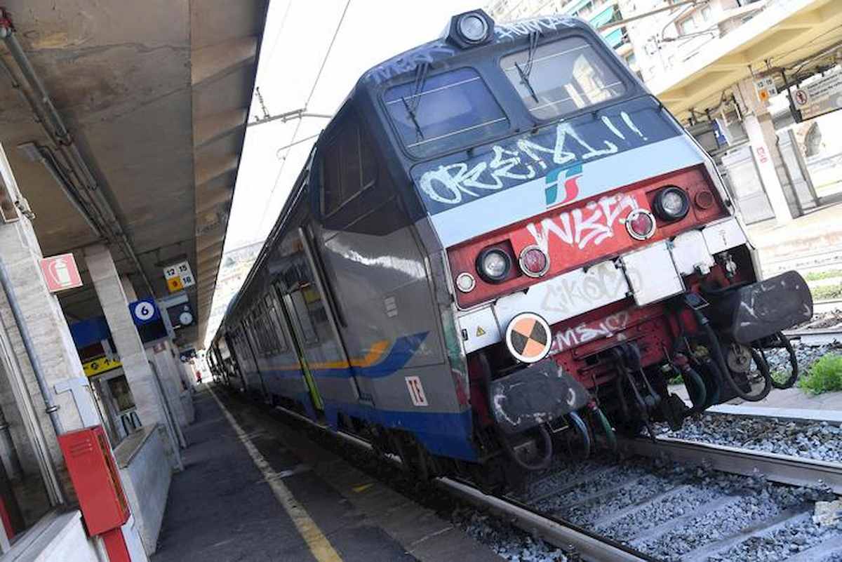 Ferrovie, bavaglio al giornalista che documenta il ritardo