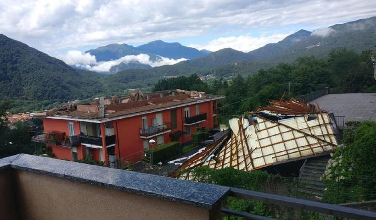 Tromba d'aria a Pavia e tempesta sul Lago Maggiore: vento sradica alberi