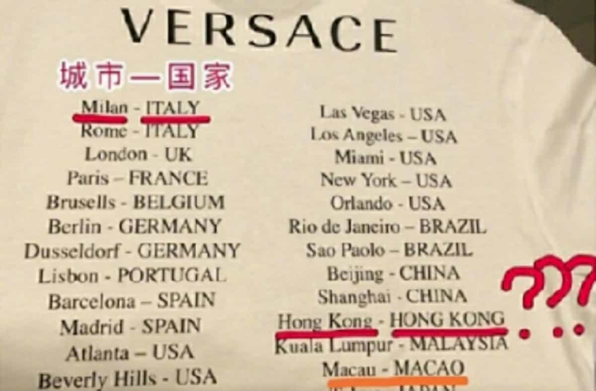 Versace, gaffe con la Cina: Hong Kong e Macao sulla nuova maglietta sono Stati indipendenti FOTO