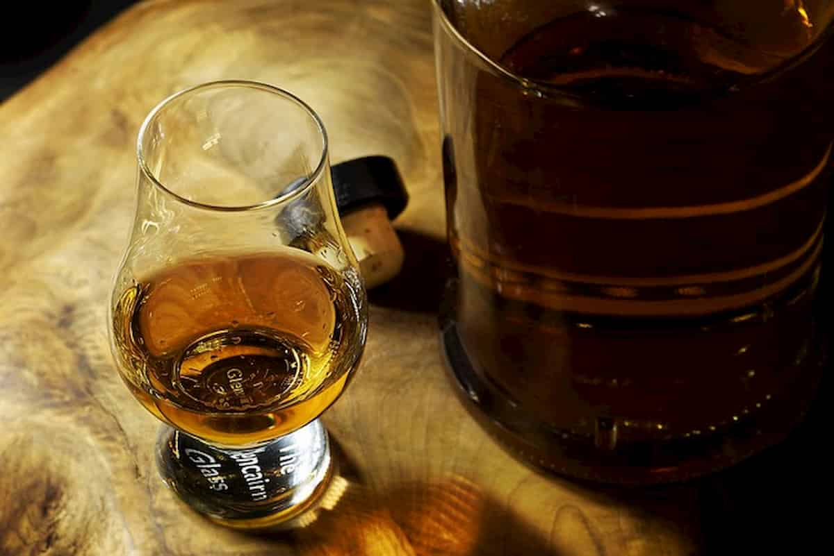 Lingua artificiale riconosce le differenze di gusto tra whisky: ti dice se è invecchiato 12, 15 o 18 anni