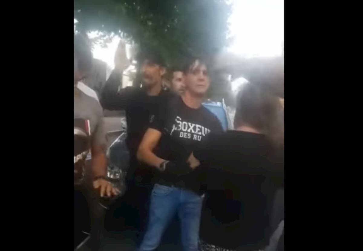 Striscia la Notizia, Vittorio Brumotti aggredito al Ferro di Cavallo di Pescara VIDEO