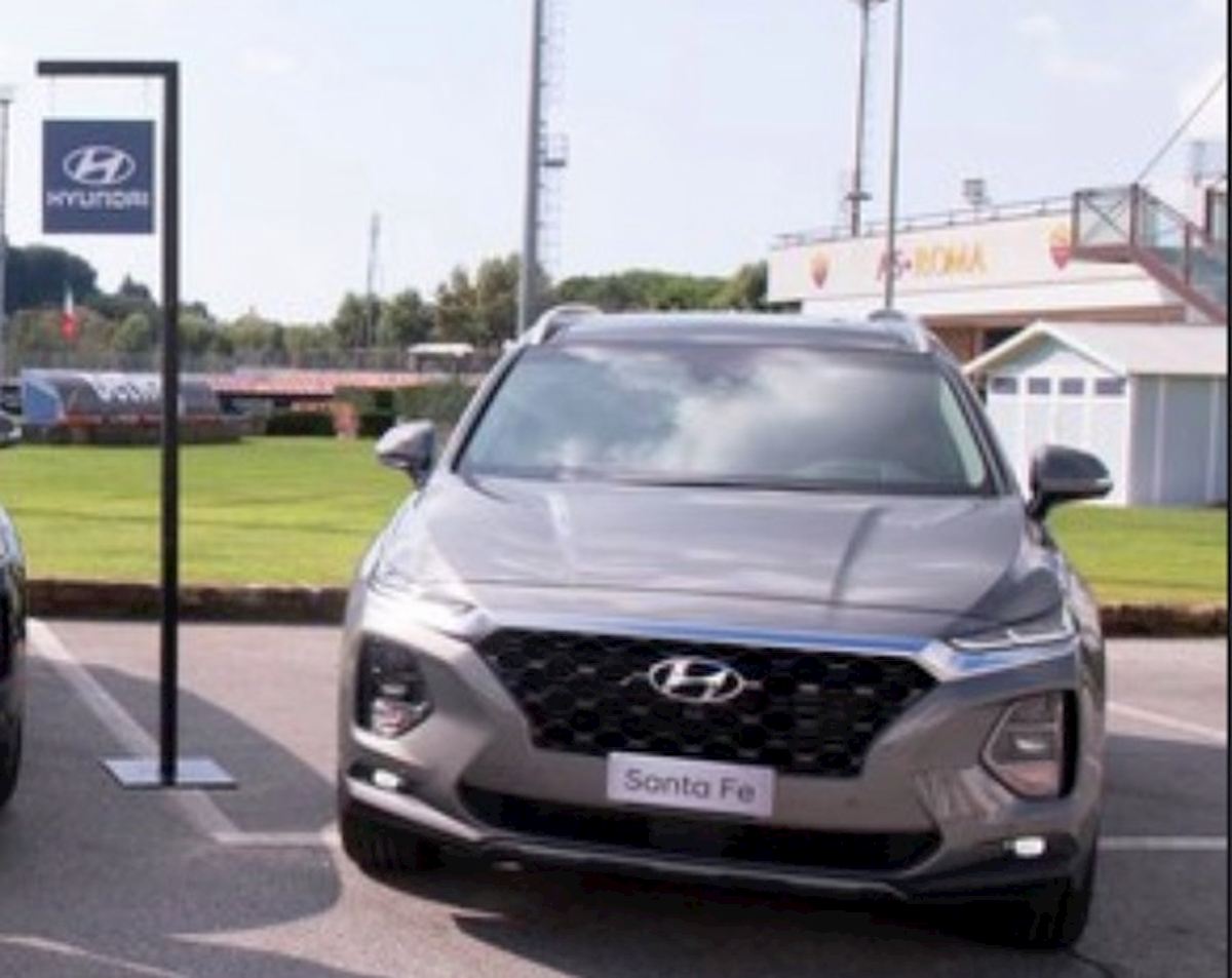 Roma buche Trigoria calciatori protestano Comune