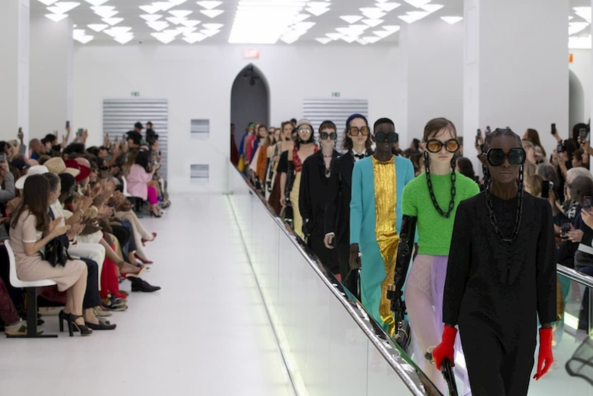 Gucci, modella protesta in passerella: ''La salute mentale non è moda"