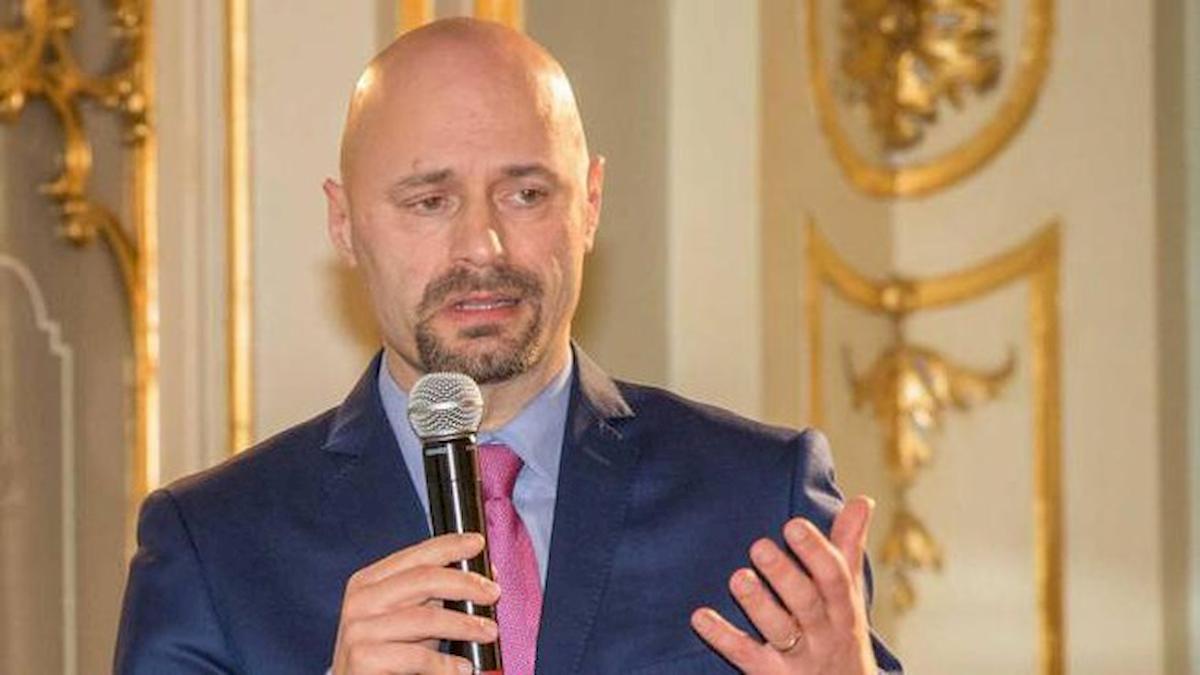 Bibbiano, il sindaco Andrea Carletti passa dai domiciliari all'obbligo di dimora