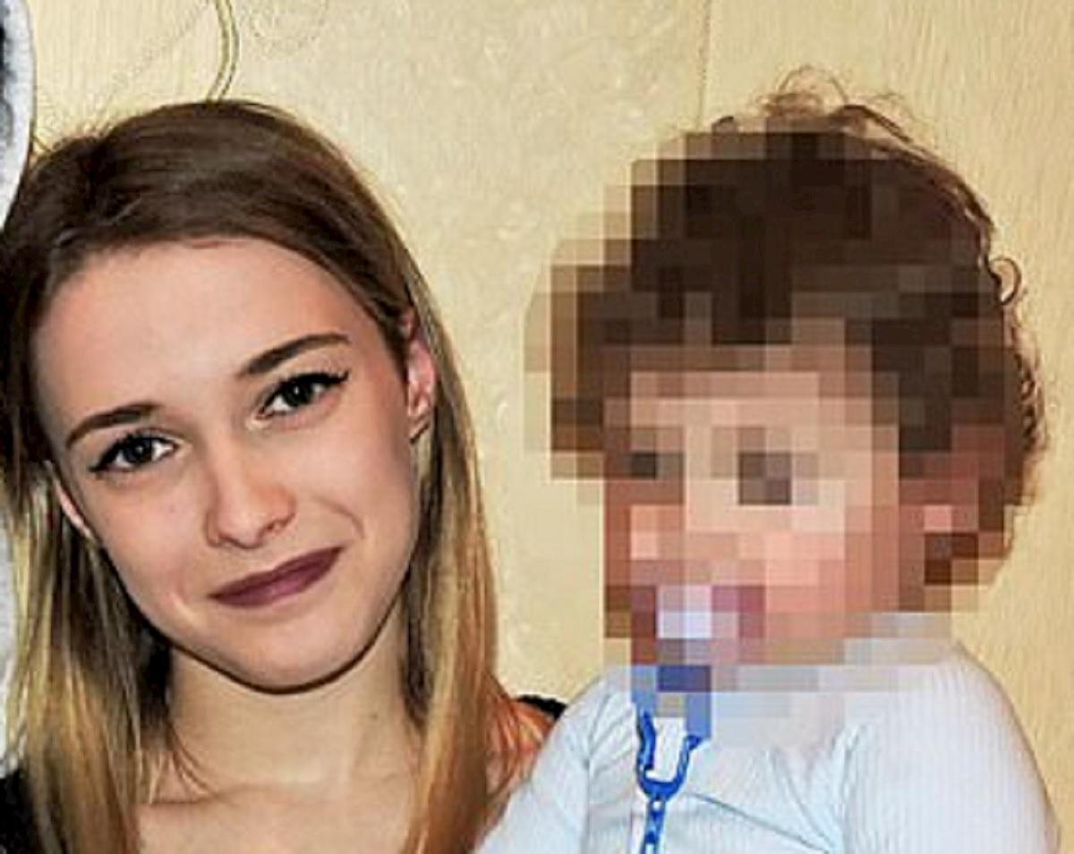 Yulia Sharko con la figlia di due anni