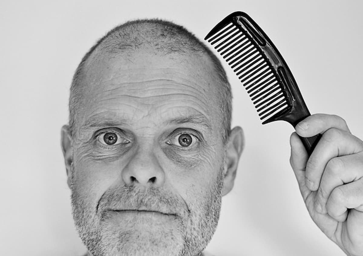 Calvizia, sviluppata tecnologia che riattiva i follicoli: impulsi elettrici a bassa frequenza stimolano la ricrescita dei capelli