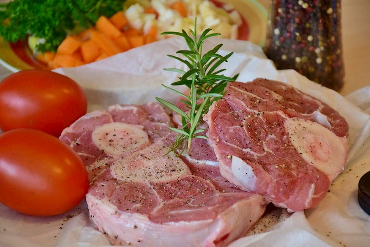Consumi: più carne meno vegan. Rapporto Coop