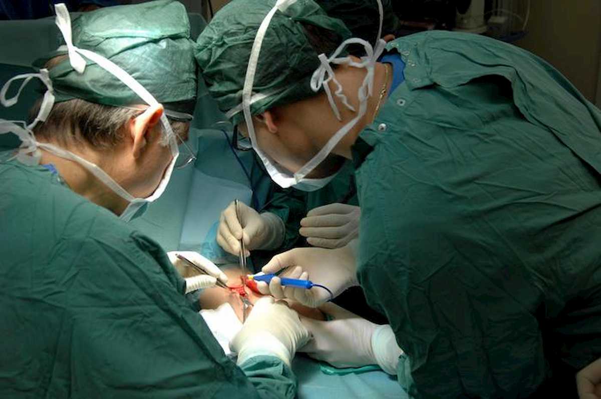 Legnano, testimoni di Geova si oppongono a trasfusione per la figlia di 10 mesi. Interviene il pm