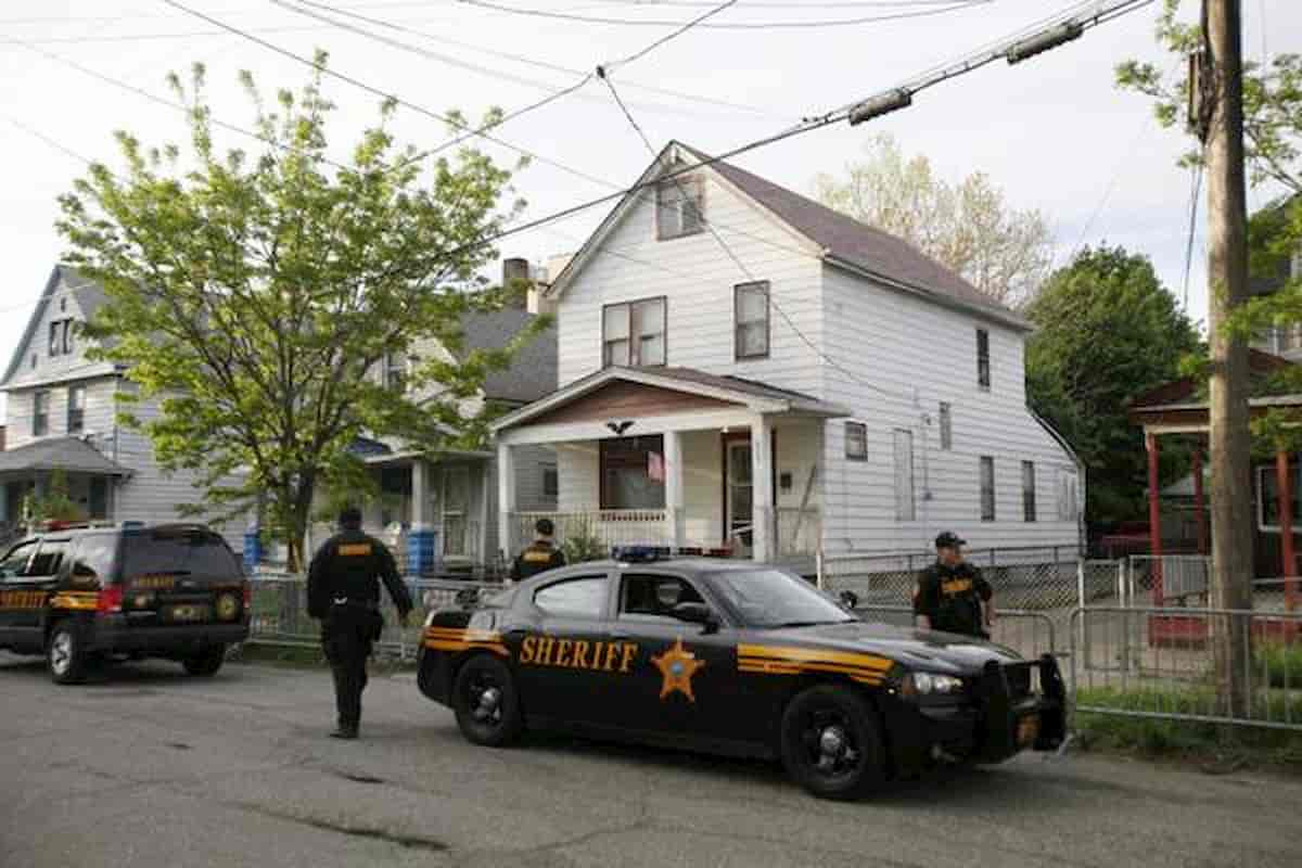 Cleveland: quattro cadaveri in decomposizione trovati nella casa della droga