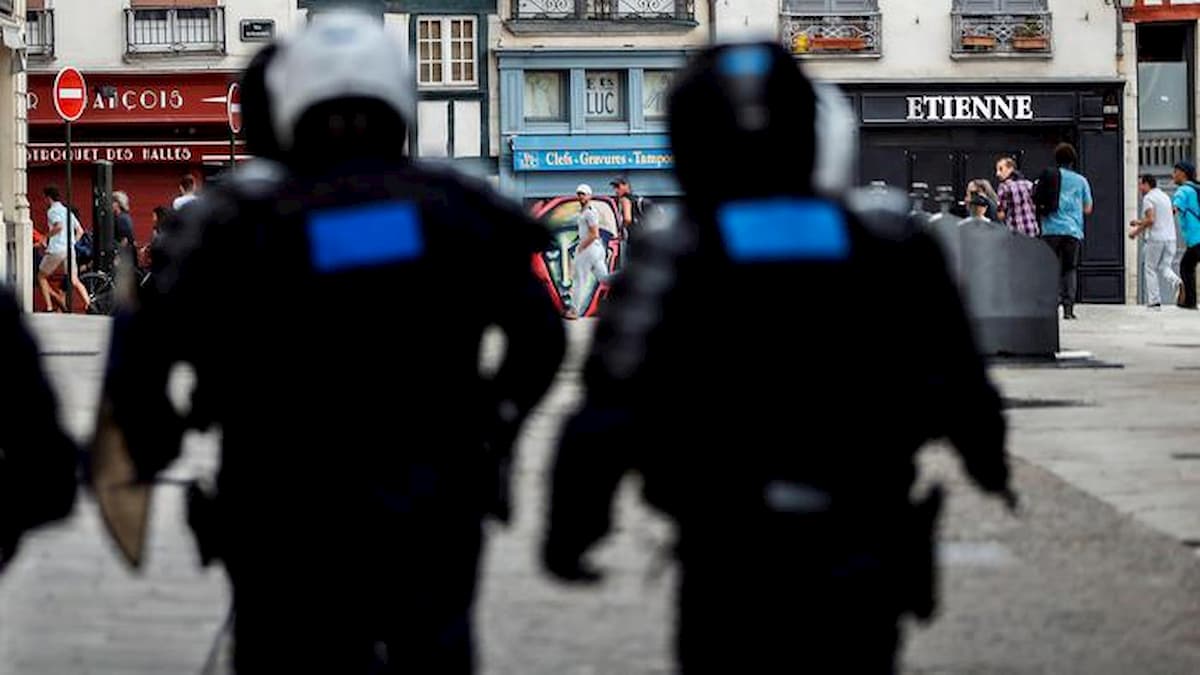 Auto contro una moschea a Colmar