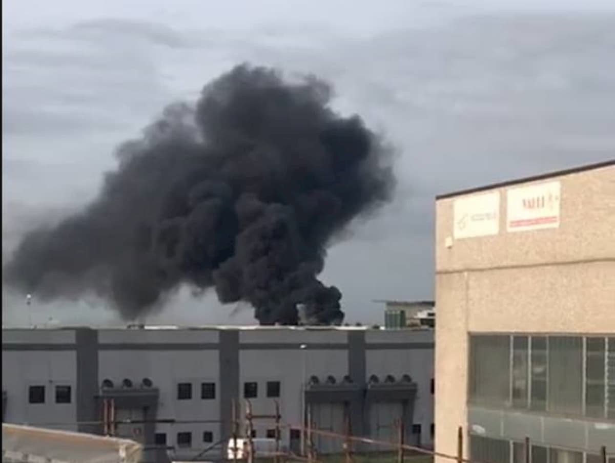 Costa di Mezzate, incendio in una fonderia: ustionato un uomo di 50 anni