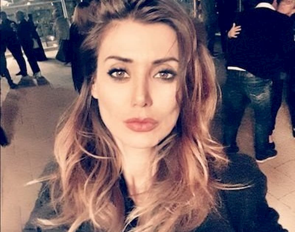 Daniela Martani: "Meglio essere leccata da un cane che da un essere umano"