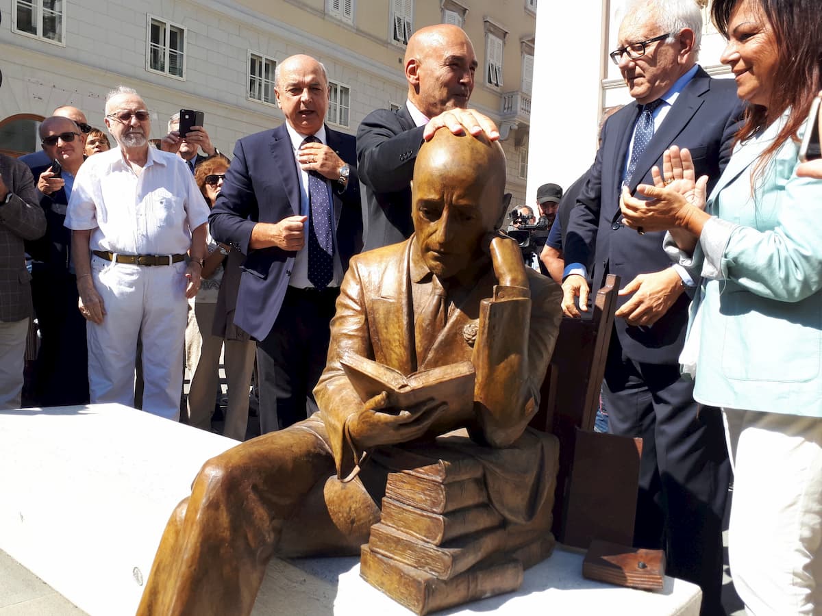 Statua Gabriele D'Annunzio