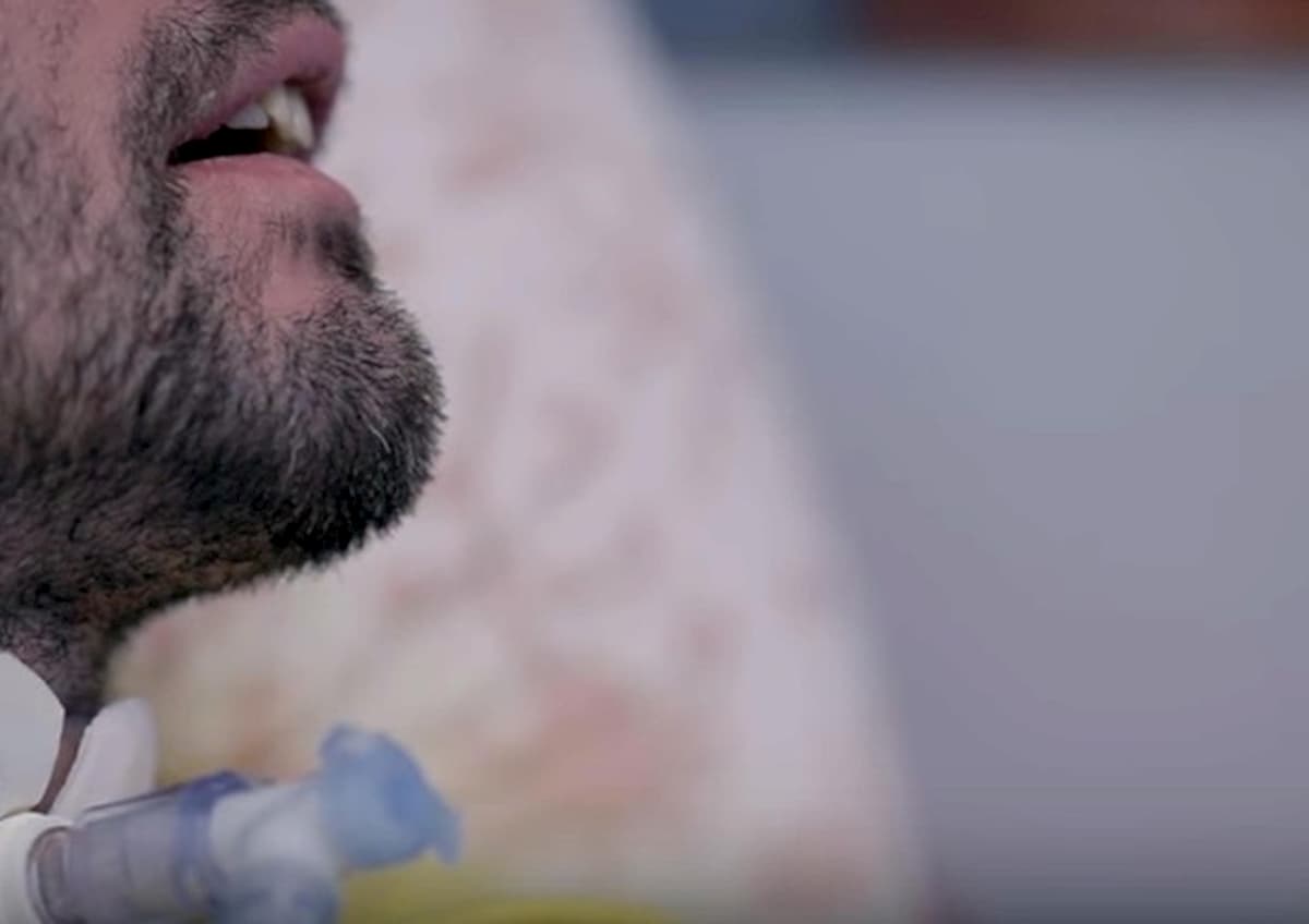 Fine vita, la Consulta: "Non è sempre punibile chi agevola il suicidio assistito"