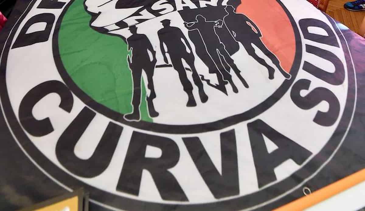 "Drughi Juve liberi": Torino tappezzata di manifesti degli ultras e citazioni di Tolkien
