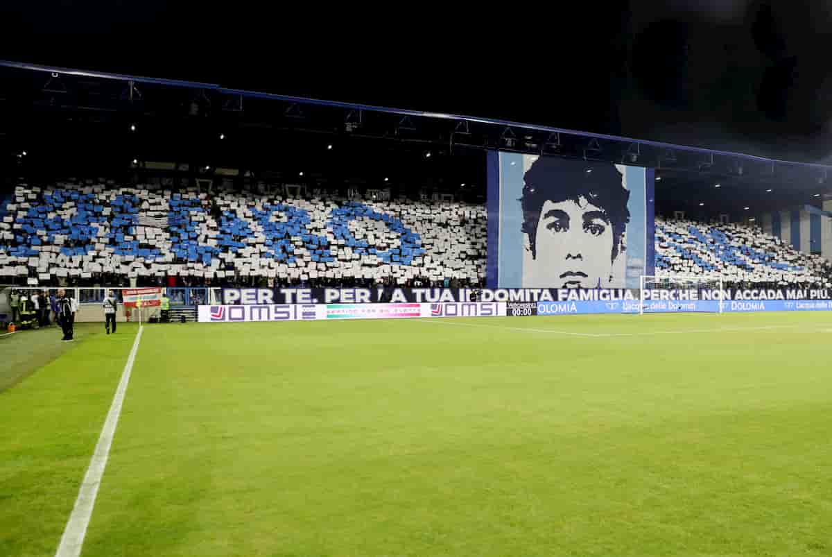 Federico Aldrovandi, la coreografia dei tifosi della Spal prima della partita contro il Lecce: "Aldro vive" FOTO - VIDEO