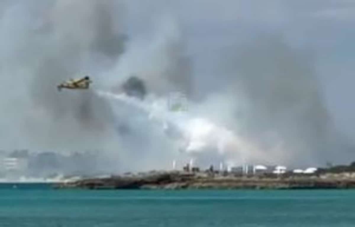 Gallipoli, incendio nell'area di Punta Pizzo, vicino agli hotel Costa Brada e Le Sirenè
