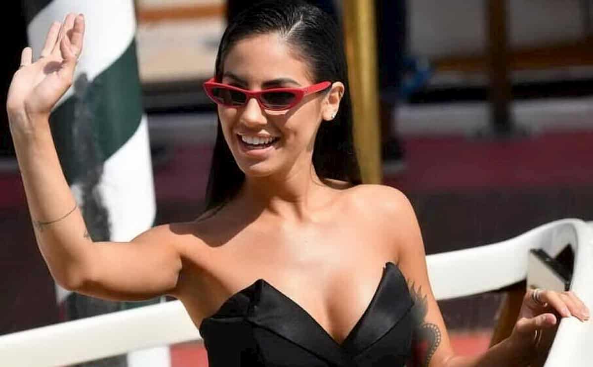 Giulia De Lellis e le corna di Andrea Damante: "Mai letto un libro...". Il suo va che neanche Camilleri