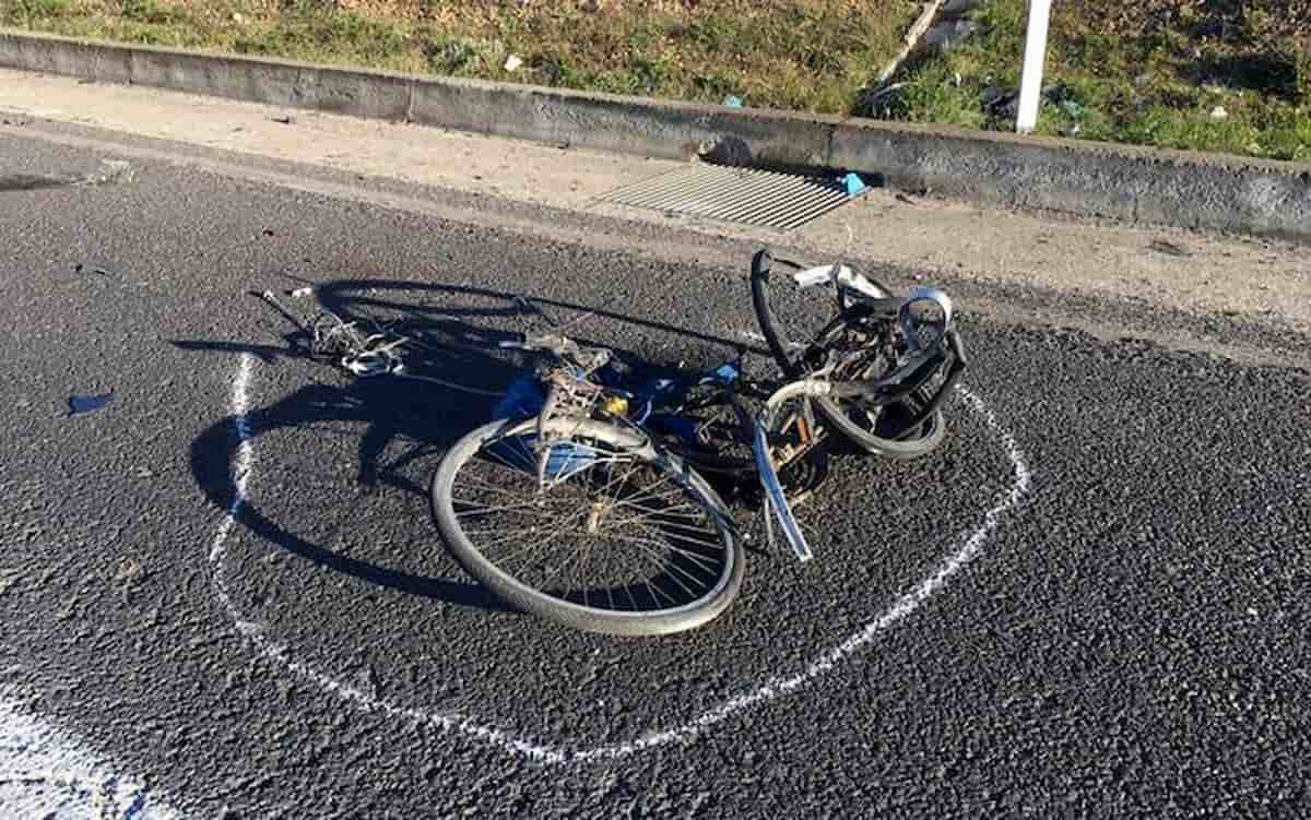 Muggiò, uomo in bici travolto e ucciso da un'auto sulla provinciale