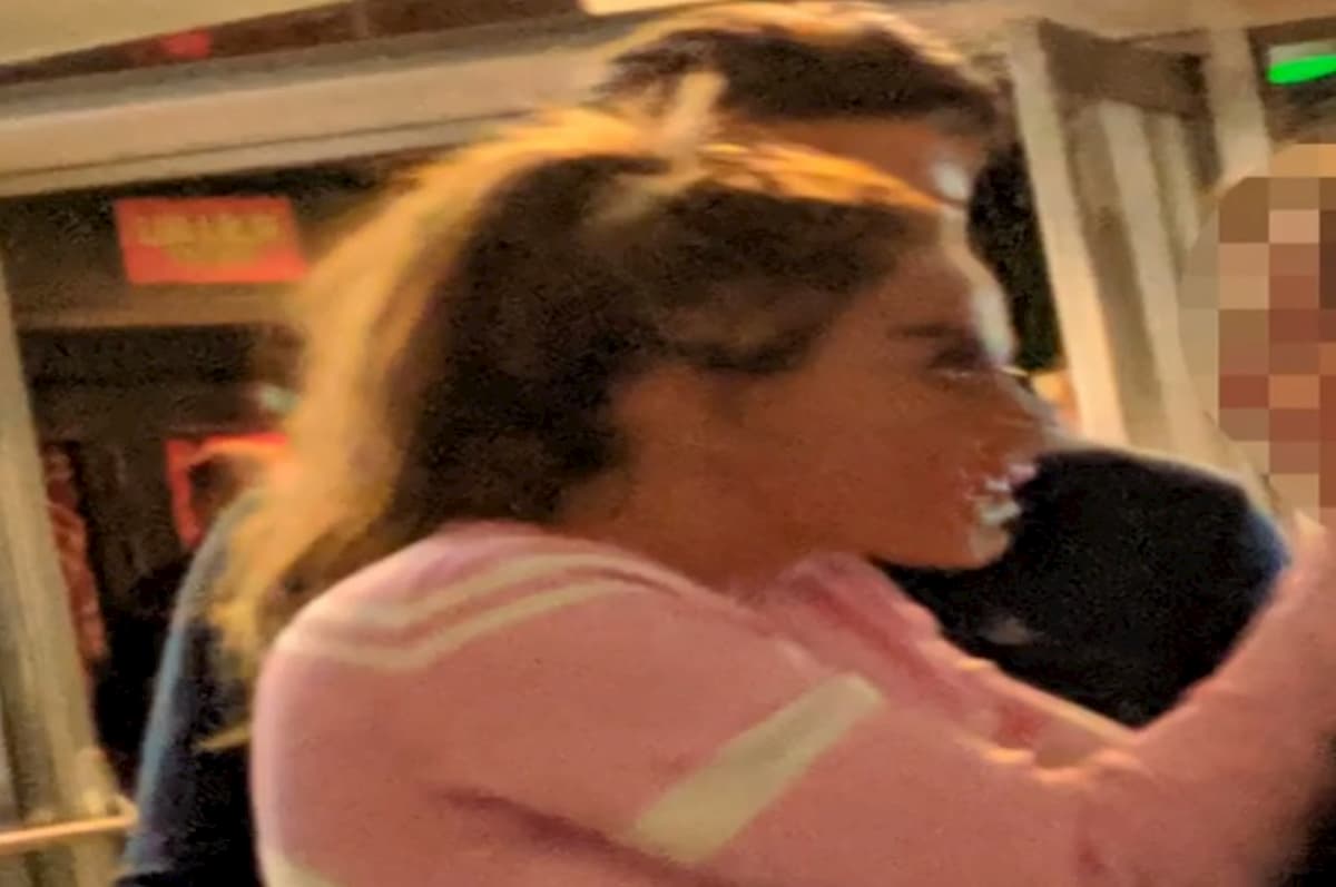 Katie Price ubriaca dà una testata a una donna in discoteca VIDEO