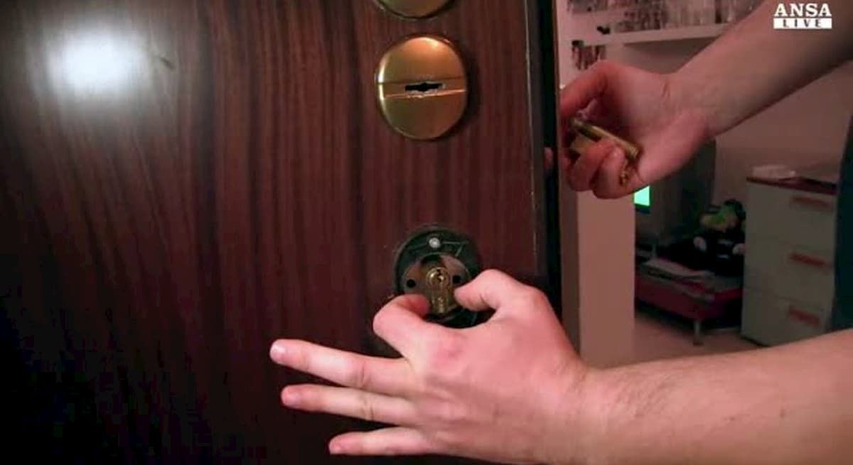 Corte Costituzionale: per i ladri d'appartamento nessuna sospensione della pena. Devono scontare la condanna in carcere