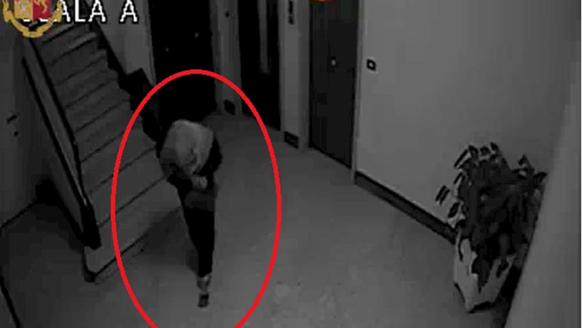 Roma, brucia la casa dell’ex per vendetta ma uccide l'amico