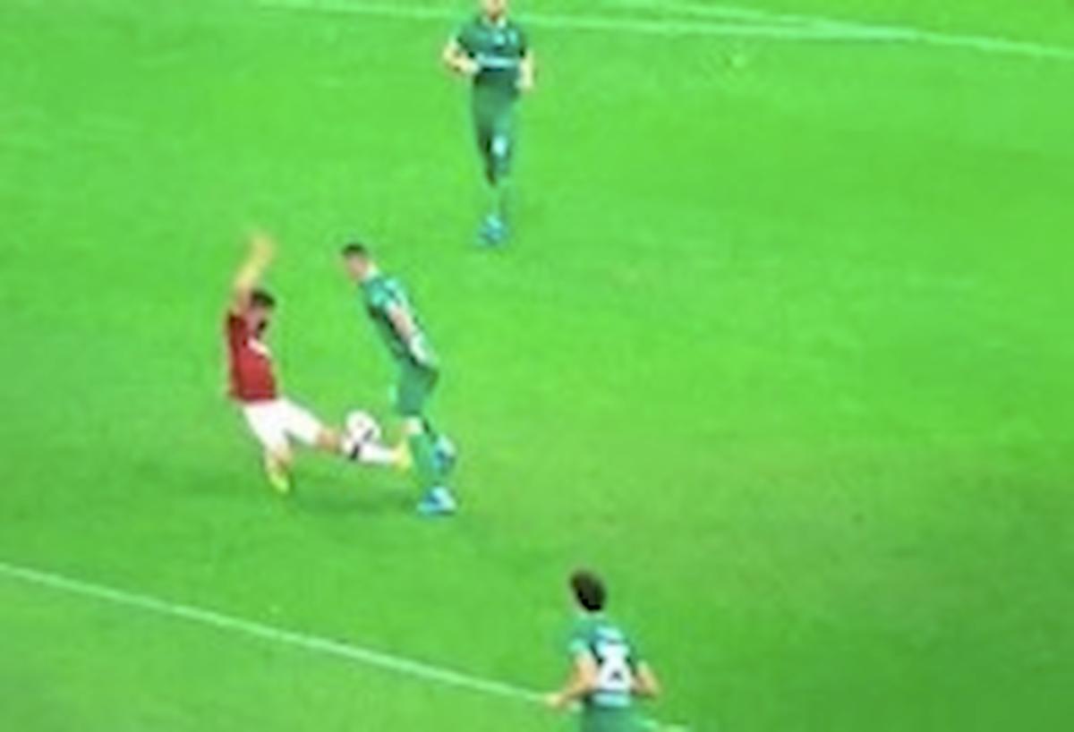 Milan Fiorentina Musacchio espulsione var fallo Ribery piede martello