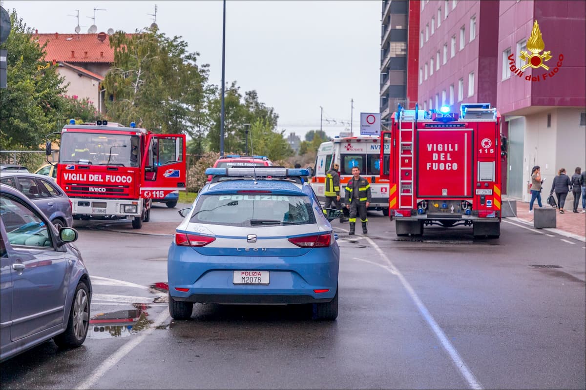 L'intervento dei vigili del fuoco a Milano