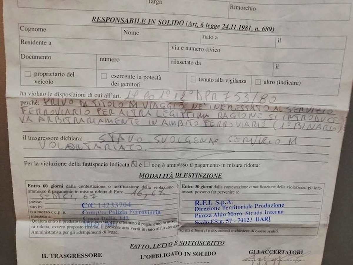 Foggia, portano il latte ai senza fissa dimora della stazione, multati