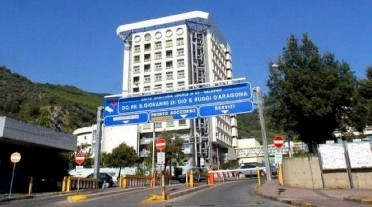 Salerno, donna di 225 kg partorisce una bimba: aveva uno scompenso cardiaco e una gestosi