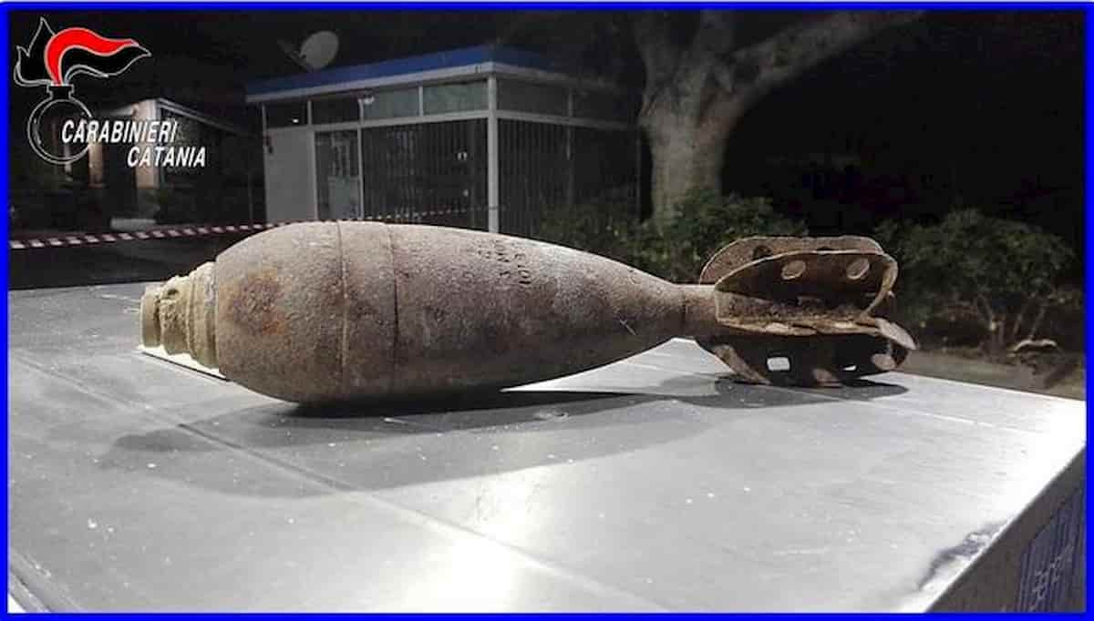 Paternò: un rumeno lascia una bomba sul distributore di benzina e ne preannuncia l'esplosione