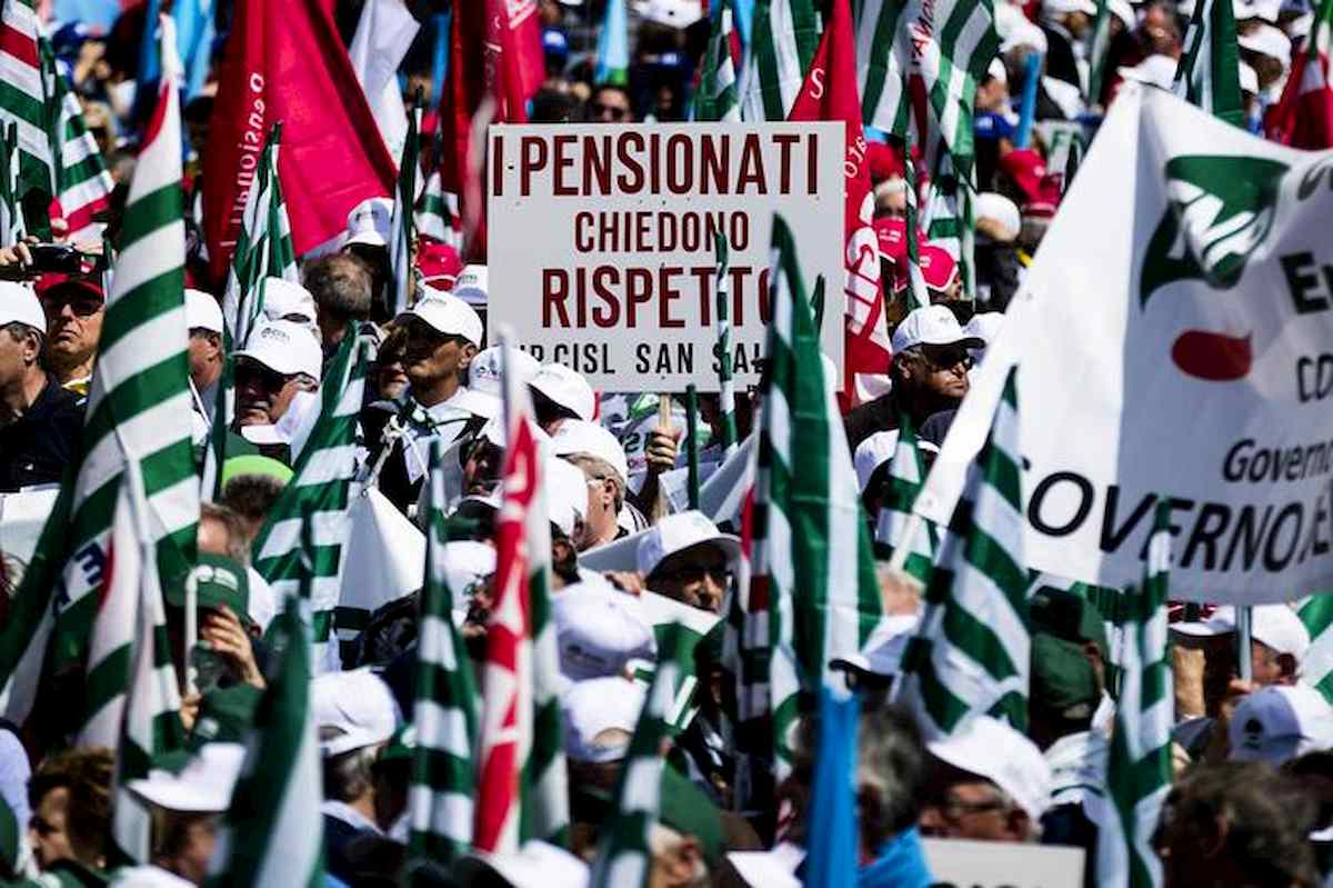 Pensionati in piazza a metà novembre, lettera sindacati a Conte