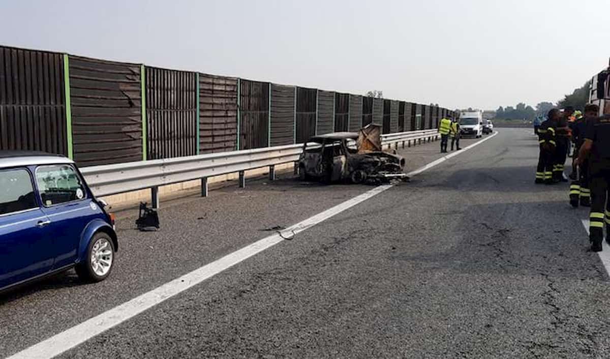 Pinerolo, padre e figlia morti nell'auto in fiamme. La mamma ha provato a salvarli