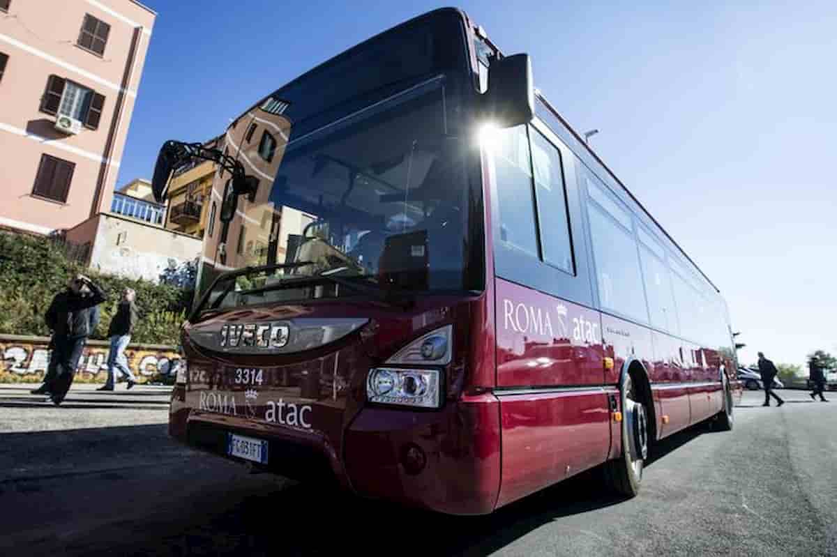 Roma, ancora una aggressione su bus Atac: gambiano senza biglietto picchia controllori