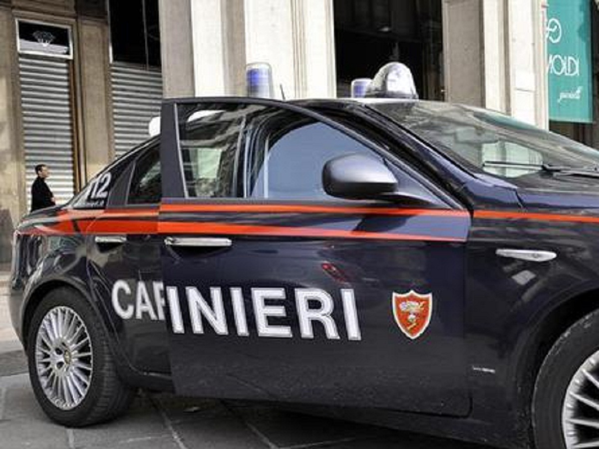 Una volante dei carabinieri, foto Ansa