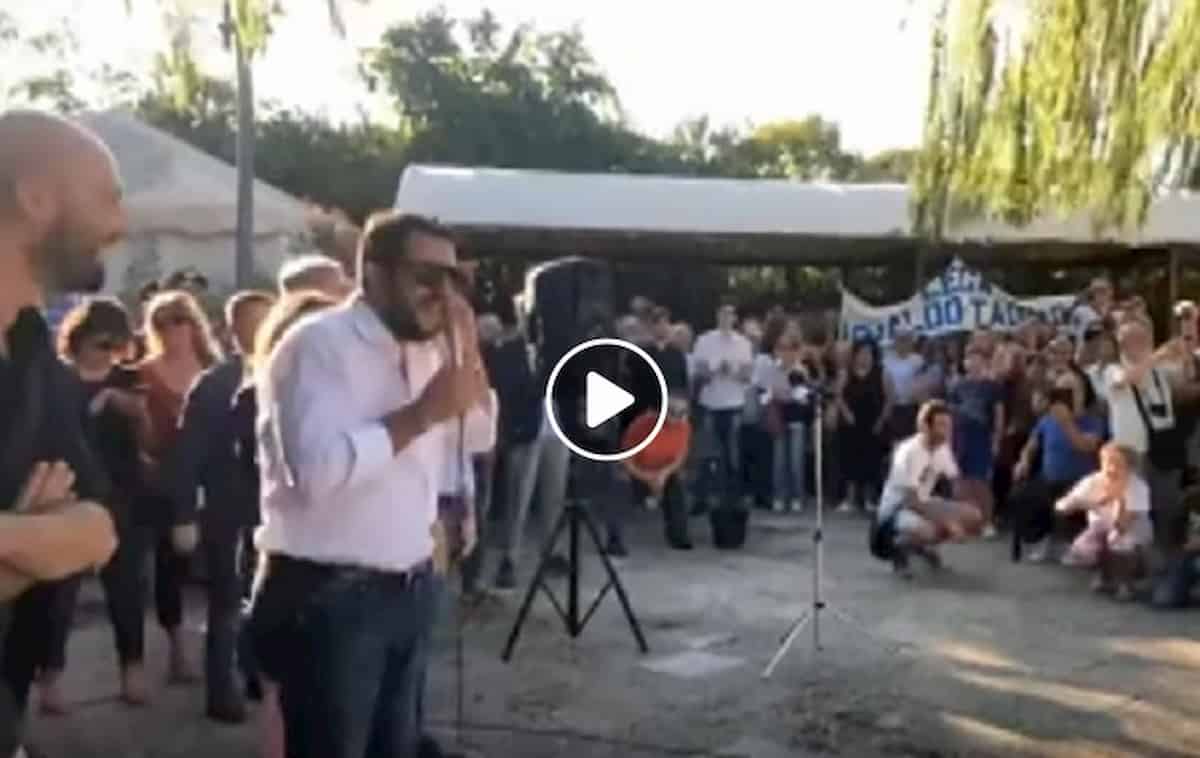 Matteo Salvini a Spello con gli occhiali da sole al comizio: "Ho l'orzaiolo" VIDEO