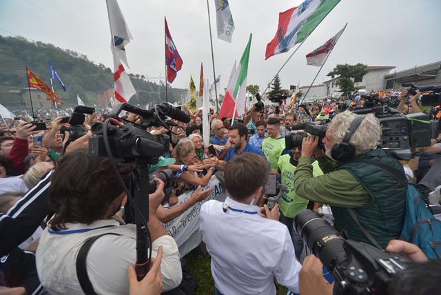 Salvini Pontida referendum insulti Mattarella