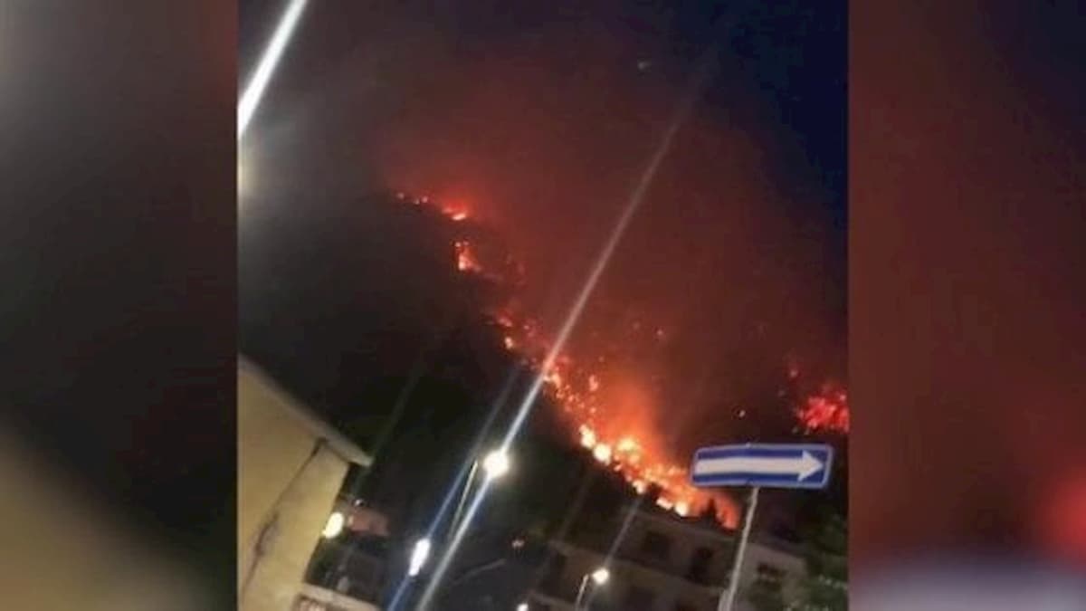 Sarno, spento incendio sul Monte Saretto. Sindaco: "E' doloso, ora preoccupazione per la pioggia"