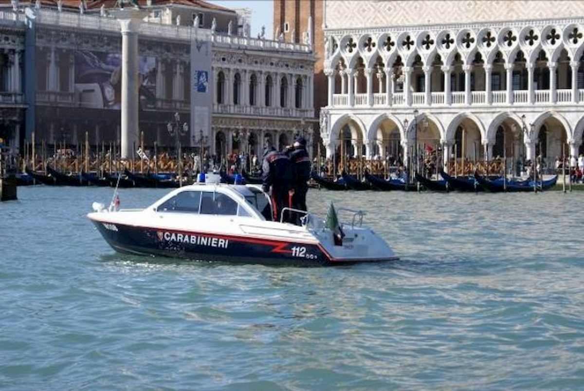 Tifosi Slavia bagno Venezia prima della sfida all'Inter multa salata