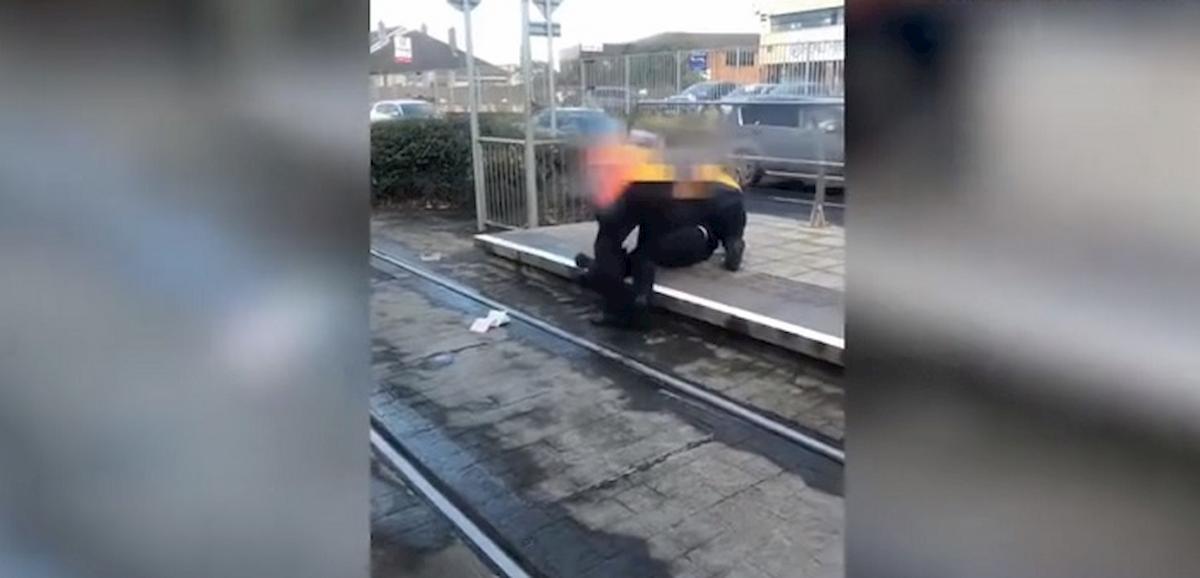 dublino controllori ragazzo a terra