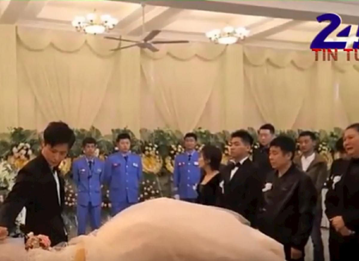 Xu Shinan sposa la sua fidanzata morta