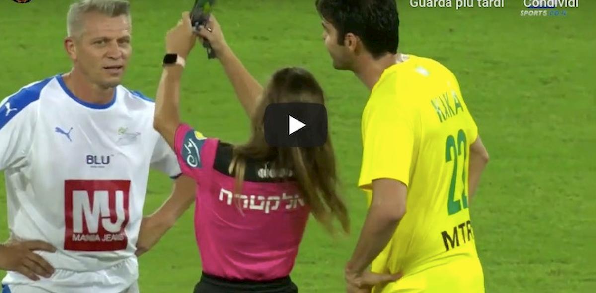 Kaka selfie arbitro video YouTube durante partita leggende