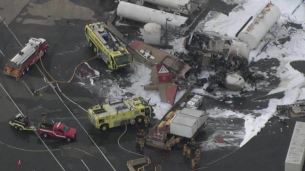 Connecticut, aereo della Seconda Guerra Mondiale precipita e prende fuoco: almeno 5 morti VIDEO