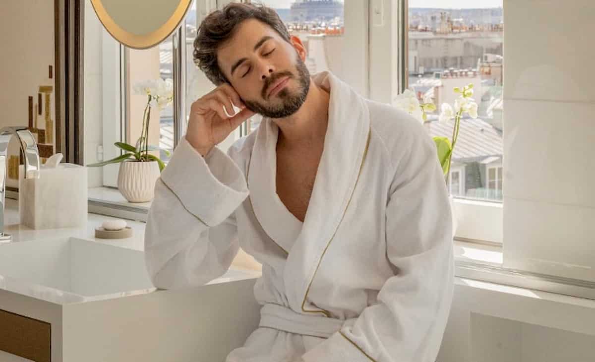 Alex Shannon, 3mila euro al mese per dirci come si dorme a 5 stelle