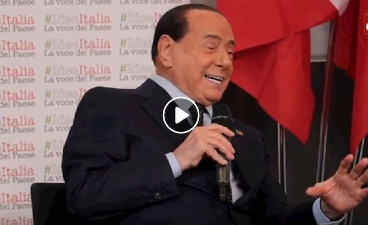 Silvio Berlusconi, VIDEO barzelletta sulle svedesi, Carletto e Viagra...per parlare di Greta Thunberg