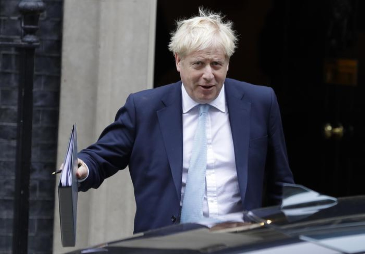 Boris Johnson documento rinvio brexit