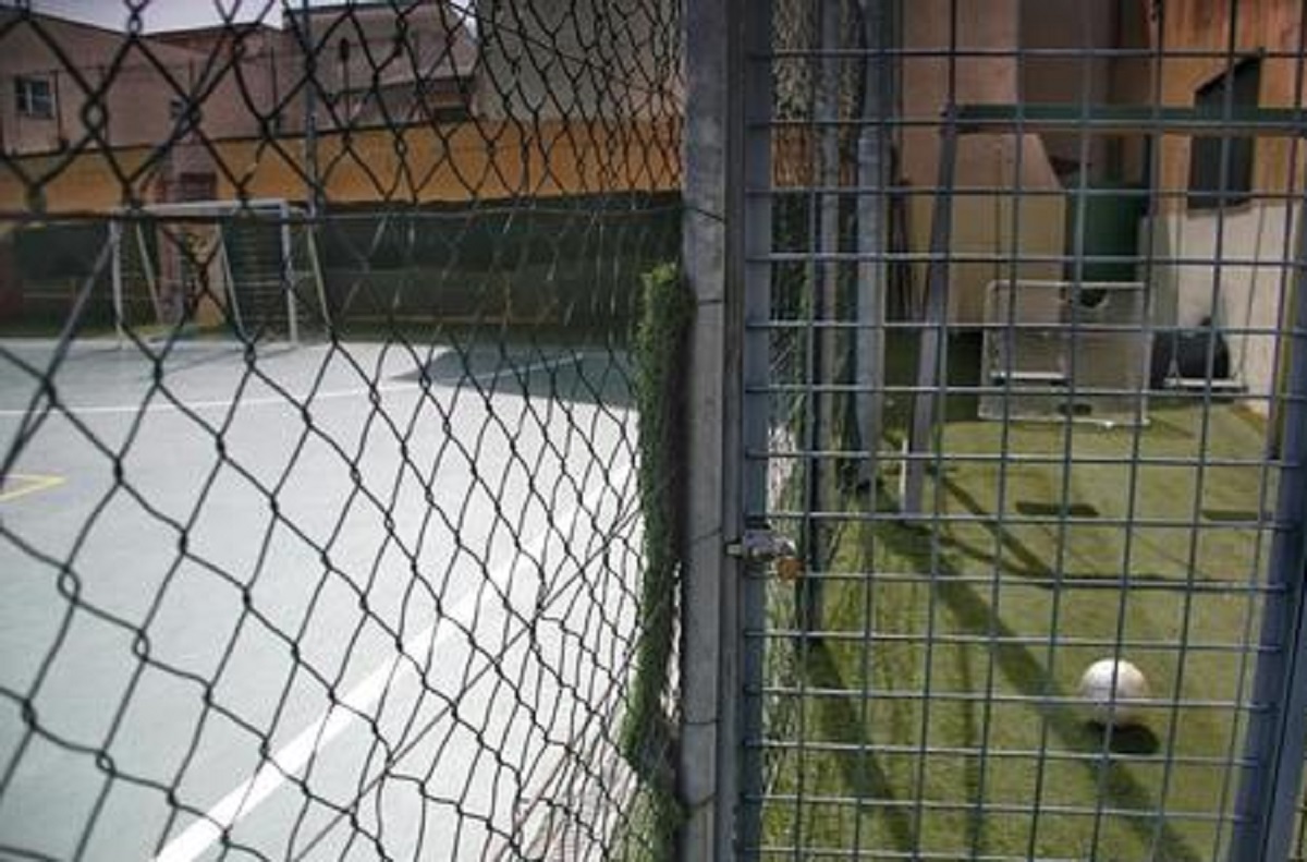 Un campo di calcio a 5, Ansa