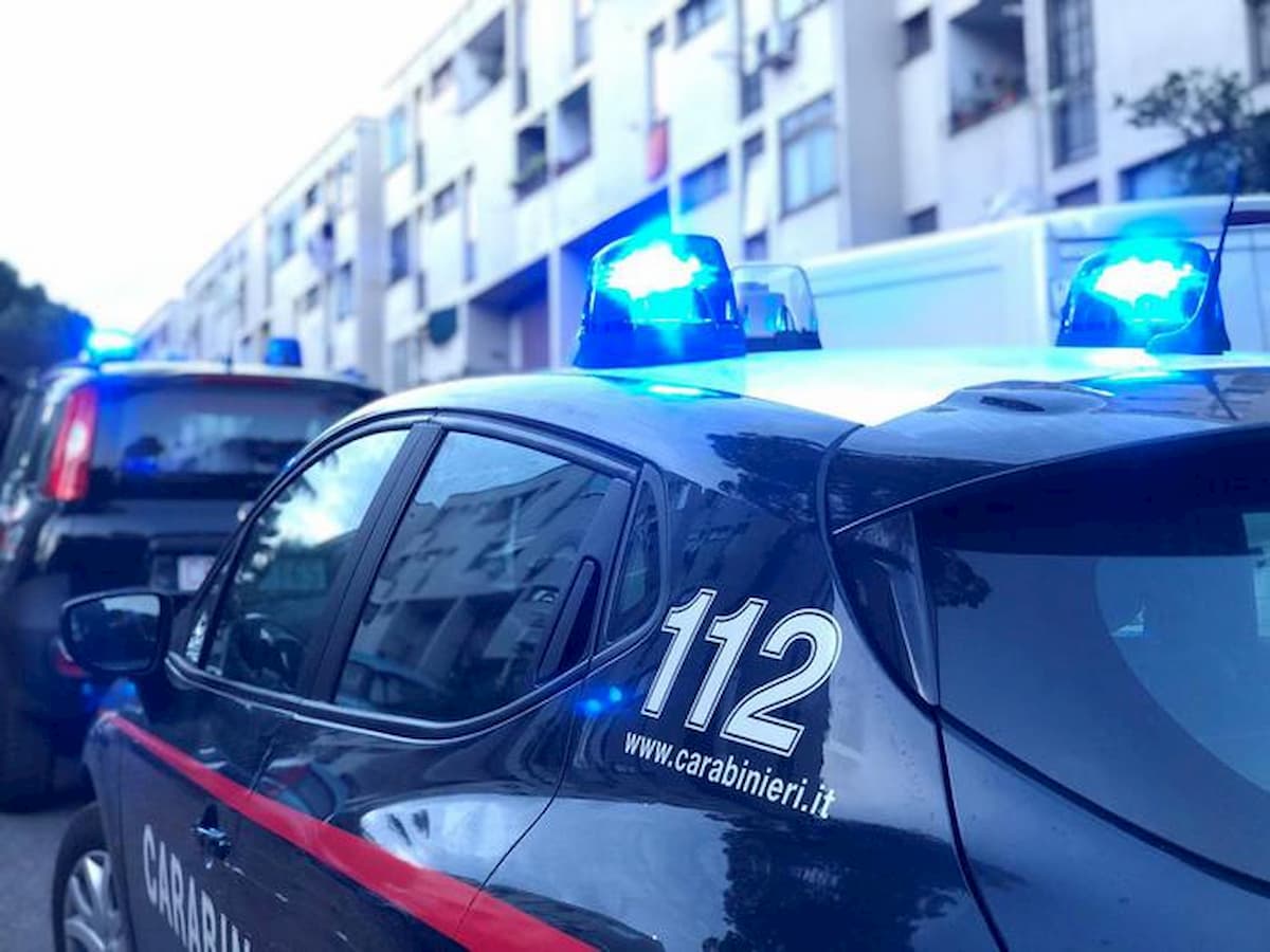 Cisterna di Latina, allarme bomba per auto sospetta: caserma dei carabinieri evacuata