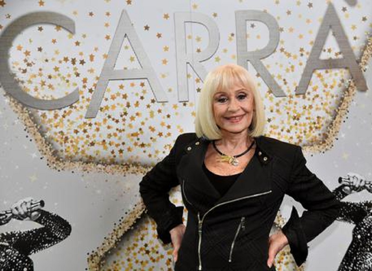Raffaella Carrà contro La Vita in Diretta: "Fanno sempre le stesse cose..."