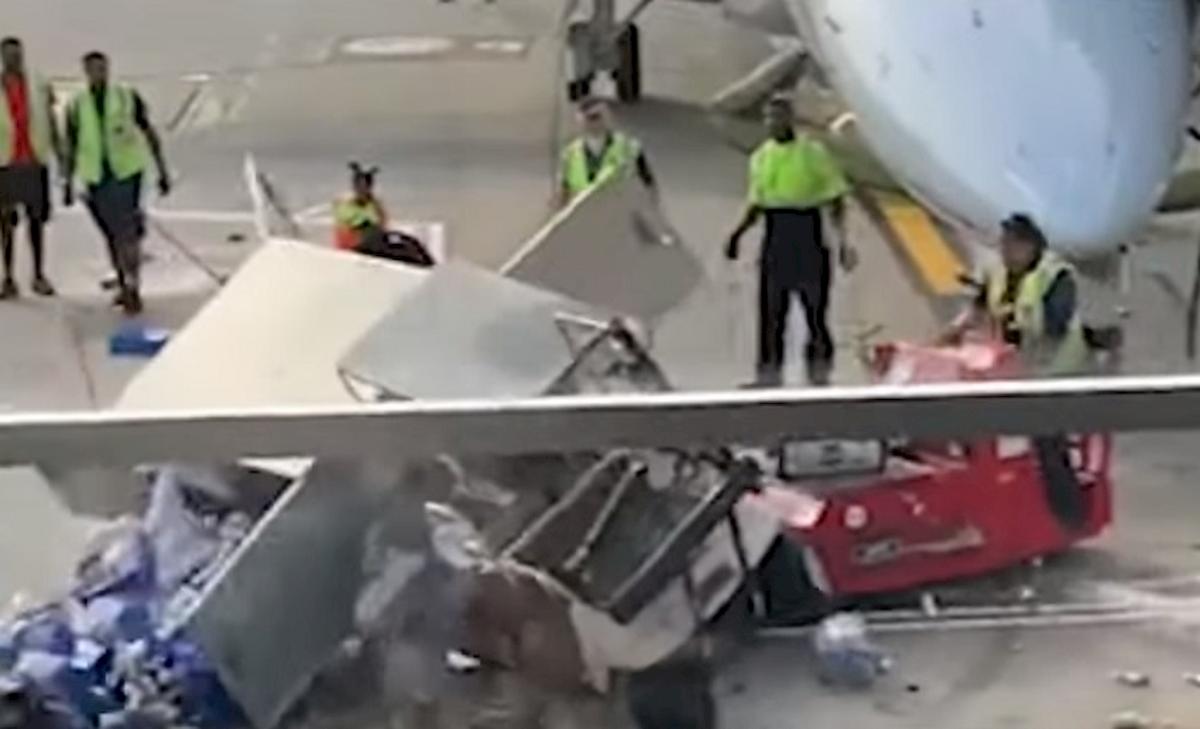 chicago, furgone viene fermato dal carrello